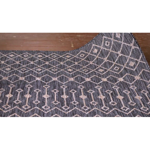 Gracie Oaks Leyla Southwestern Indoor / Outdoor Area Rug in Charcoal